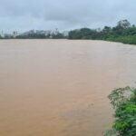 Rio Muriaé, em Itaperuna, ultrapassa cota de alerta