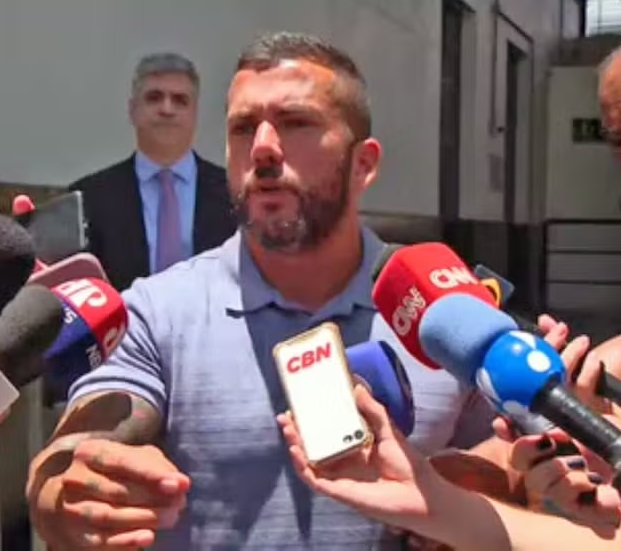 Deputado Carlos Jordy presta depoimento na PF após ser alvo de buscas na Operação Lesa Pátria