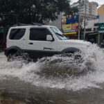 Chuva causa pontos de alagamentos e queda de árvore no Rio