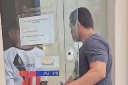Jovem confessa que estrangulou companheira de 17 anos e colocou coleira de cachorro na vítima para parecer que a mesma se suicidou