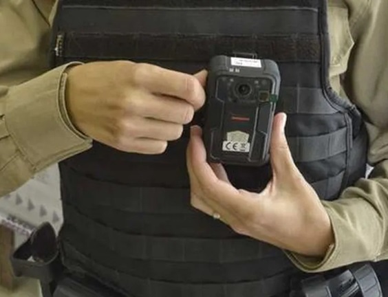 Policiais militares do Bope passam a usar câmeras acopladas ao uniforme em operações