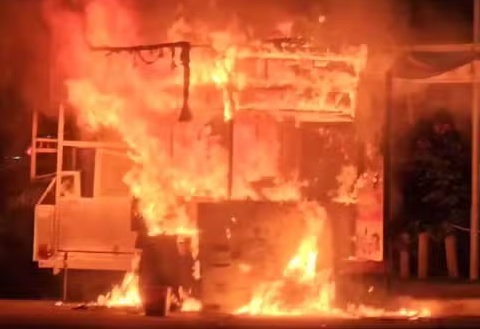 Carrinho de lanche pega fogo em Cabo Frio