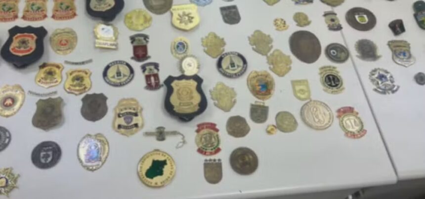 Polícia fecha fábrica no RJ que produzia distintivos falsos de todo o país