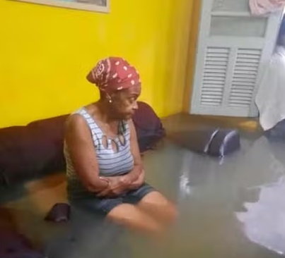Vakinha faz idosa que teve casa invadida por enchente ganhar mais de R$ 90 mil em menos de 24 horas