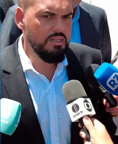 Prefeito e presidente da Câmara saem do MP ainda sem consenso sobre o orçamento de Campos