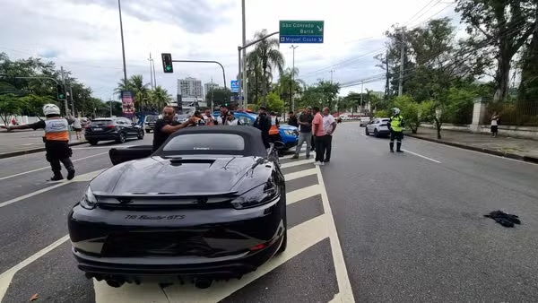 Homem tenta assaltar Porsche de policial civil e é baleado