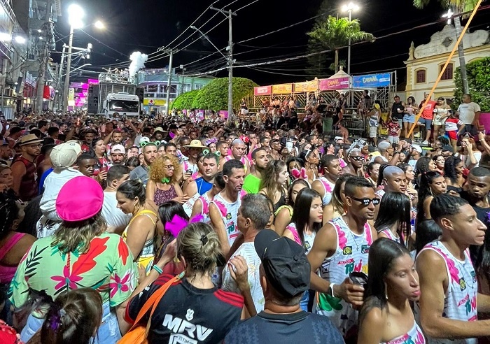 É Carnaval até domingo em SJB: Confira a programação completa