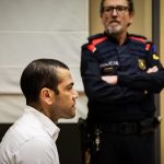 Daniel Alves é condenado a 4 anos e 6 meses de prisão por agressão sexual