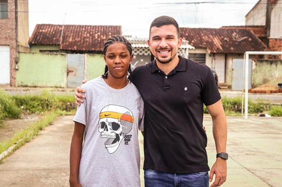 Jovem de projeto apoiado por Bruno Vianna chega ao time feminino do Flamengo