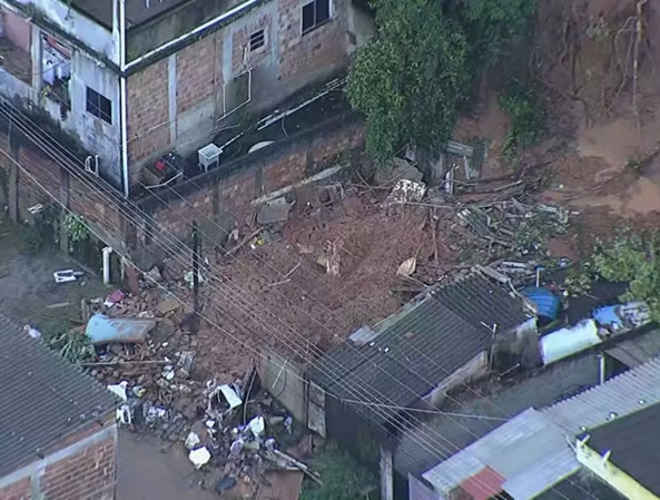 Temporal causa deslizamentos e deixa 3 pessoas mortas no Estado; confira balanço 