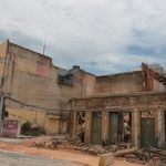 Demolição de histórico prédio do Hotel Flávio continua nesta quinta-feira