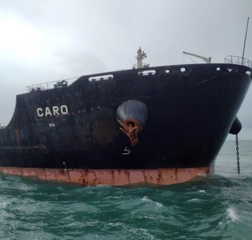 Navio segue encalhado no mar de SJB há mais de 20 dias; desencalhe está previsto para este mês