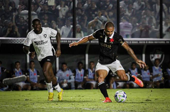 Botafogo e Vasco se enfrentam em confronto direto pela classificação no Carioca