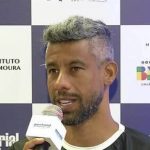 Investigação aponta materiais superfaturados em programa social, que recebeu dinheiro público, do ex-jogador Léo Moura