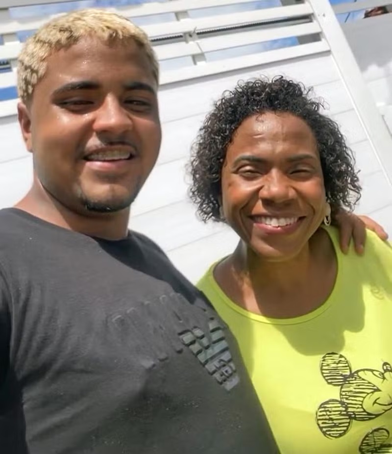 Herói de Nova Iguaçu reencontra mulher que ele resgatou de enchente: ‘Esse é o meu anjo’