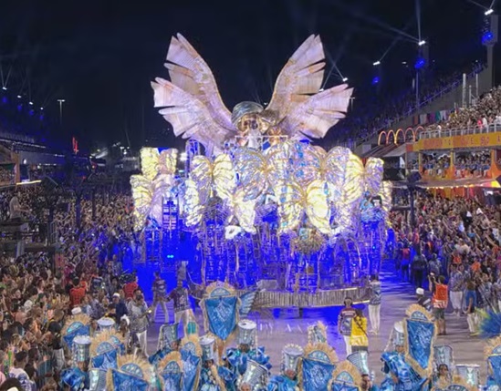 Motorista de carro alegórico da Portela é pego pela Lei Seca no dia do Desfile das Campeãs