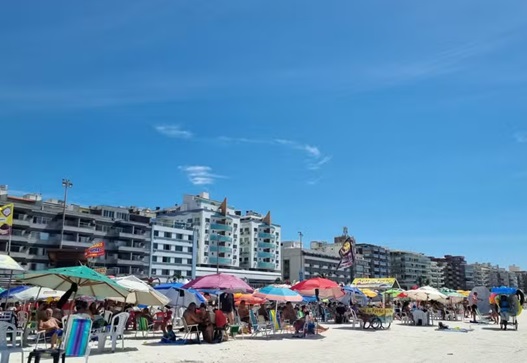 Sem ambulantes! Prefeitura tem 60 dias para anular licenças de trabalhadores que atuam nas praias de Cabo Frio