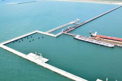 Porto do Açu supera Santos em número de acessos e mantém a 2ª posição em movimentação