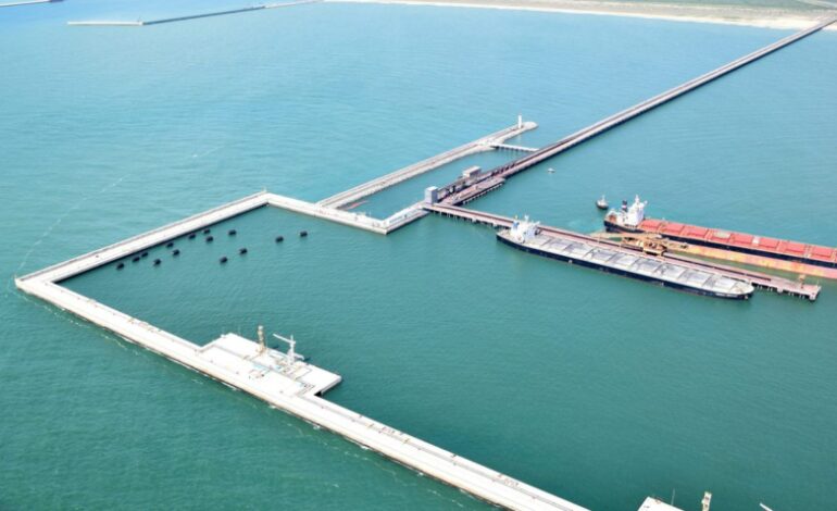 Porto do Açu supera Santos em número de acessos e mantém a 2ª posição em movimentação