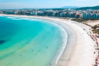Ministério Público apura desordem e cobranças abusivas nas praias de Cabo Frio