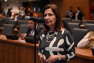 Alerj aprova projeto que distribui gratuitamente sapatilhas descartáveis em casos de calamidade pública