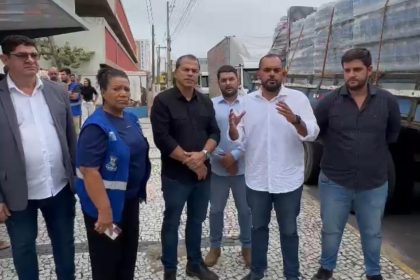 Presidente da Câmara faz entrega de 5 caminhões carregados com água, comida e colchões para Santo Eduardo