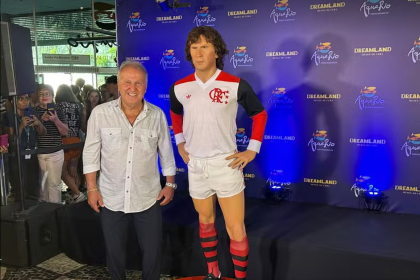 Zico, eterno ídolo do Flamengo, recebe homenagem com estátua de cera no Museu do Rio
