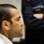 Sem a ajuda de Neymar Pai, Daniel Alves não paga fiança e irá passar fim de semana em prisão de Barcelona