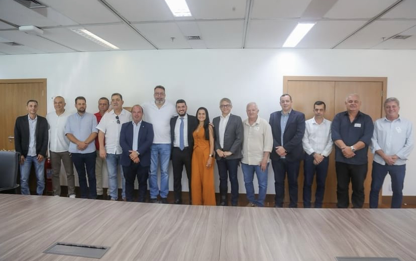 Rodrigo Bacellar, presidente da Alerj, recebe prefeitos do Estado para reunião