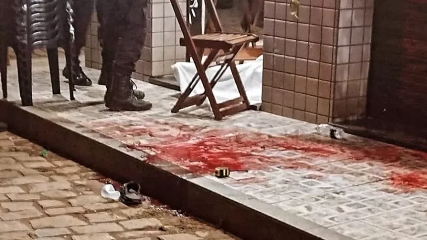 Ataque a tiros em padaria, que seria inaugurada nesta sexta-feira em Pádua, deixa três mortos e dois feridos