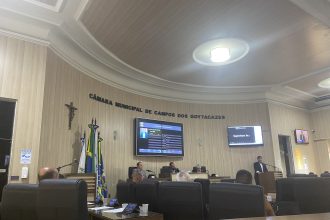 Vereadores governistas são acusados de realizar votos fantasmas em sessão da Câmara de Campos
