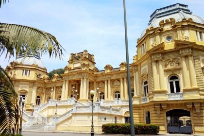 Governador decreta ponto facultativo e confirma mega feriadão no Estado do Rio
