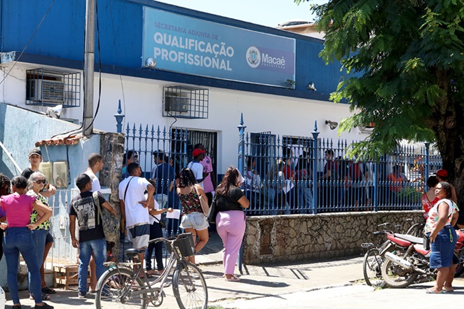 Prefeitura de Macaé divulga edital com 710 vagas de emprego