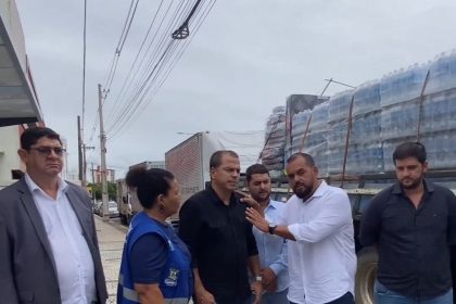 Câmara de Campos entrega à Prefeitura cinco caminhões de doações para vítimas das chuvas