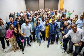 Rodrigo Bacellar em Campos com vereadores e pré-candidatos