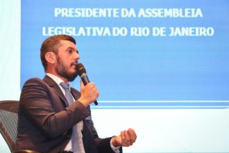 Rodrigo Bacellar participa de seminário para debater o desenvolvimento do estado