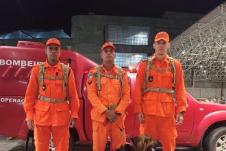 Cadela do Corpo de Bombeiros do RJ reforça buscas a fugitivos em Mossoró-RN