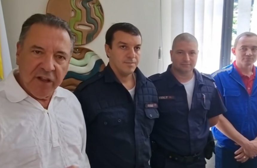 Guardas salvam vida de criança recém-nascida que havia broncoaspirado; mãe estava desesperada com a situação
