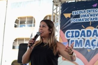 Carla Caputi anuncia reajuste de 10% para os servidores de SJB