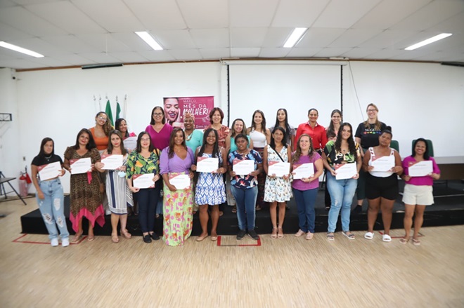 Mulheres atendidas pela Prefeitura de Quissamã recebem certificado de qualificação profissional