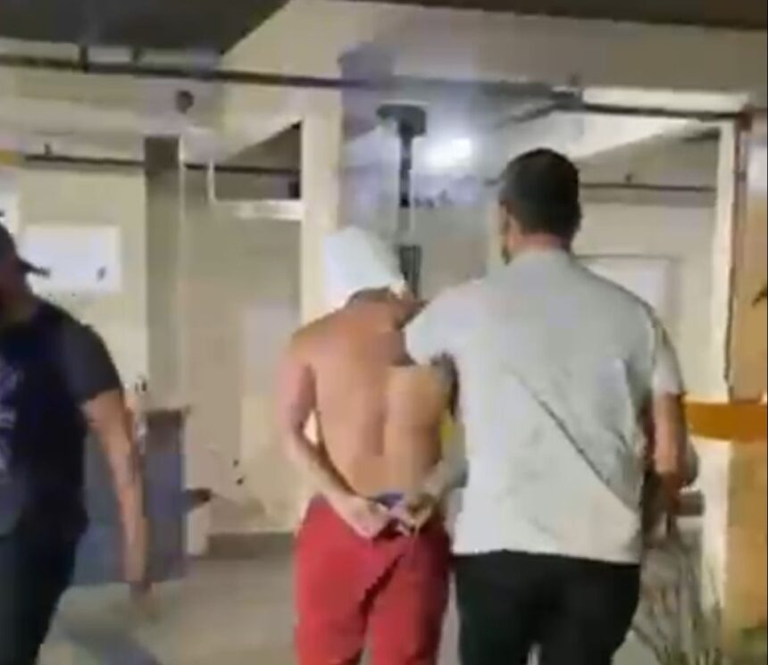 Homem é preso após agredir esposa com puxões de cabelo e socos na cabeça, no Parque Rodoviário, em Campos
