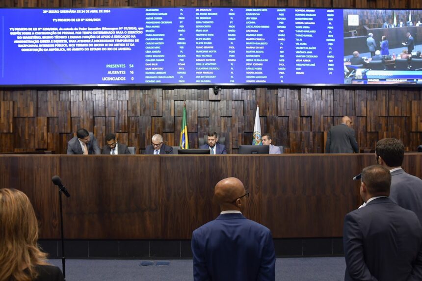 Aprovado projeto que autoriza Governo do Rio a contratar professores sem concurso