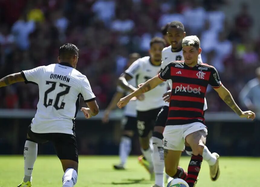 Botafogo vence Flamengo no Maracanã por 2 a 0
