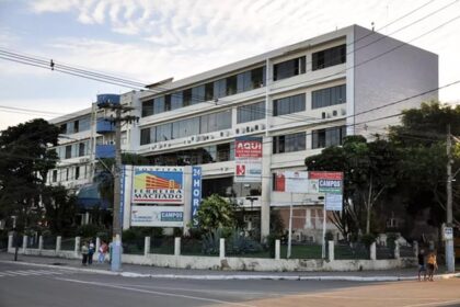 Jovem é socorrido ao HFM após ser baleado na mão e no peito