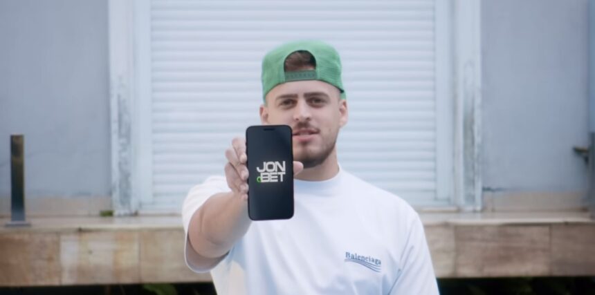 Com um faturamento de 100 milhões por ano, o macaense Jon Vlogs lança sua plataforma de apostas, a JonBet 