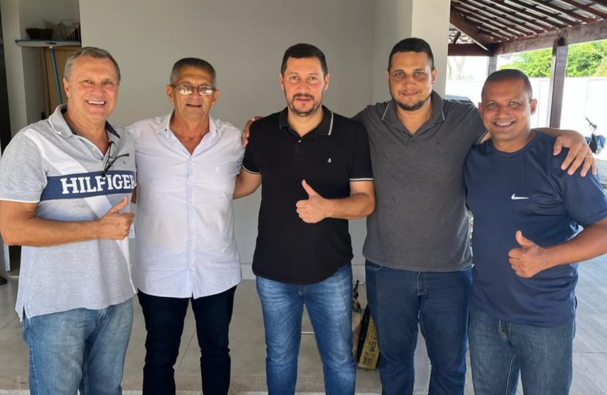 “Oposição 100% unida”, diz Dandinho, atual presidente da Câmara de Carapebus, ao anunciar apoio do ex-prefeito Amaro Fernandes