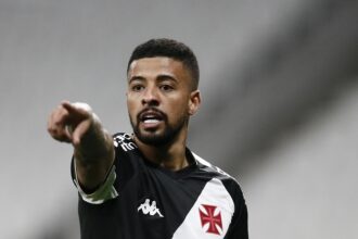Jogador do Vasco é multado duas vezes por dirigir sem carteira e tentar enganar a Lei Seca