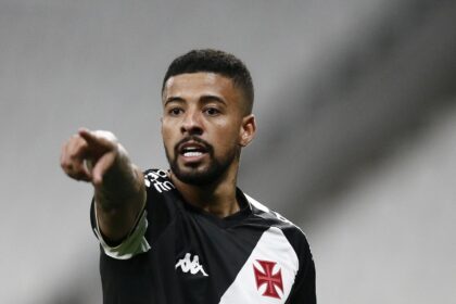 Jogador do Vasco é multado duas vezes por dirigir sem carteira e tentar enganar a Lei Seca