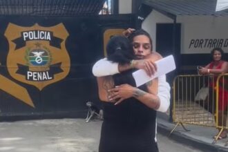 Influencer presa por porte de arma é solta de presídio
