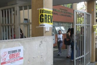 Governo propõe a servidores da educação reajuste de 9% em 2025